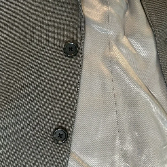 Grey Tailored Suit Brand: Beverly Hills Polo Club Suit Size: 38R Pant Size: 32WR - Picture 2 of 13